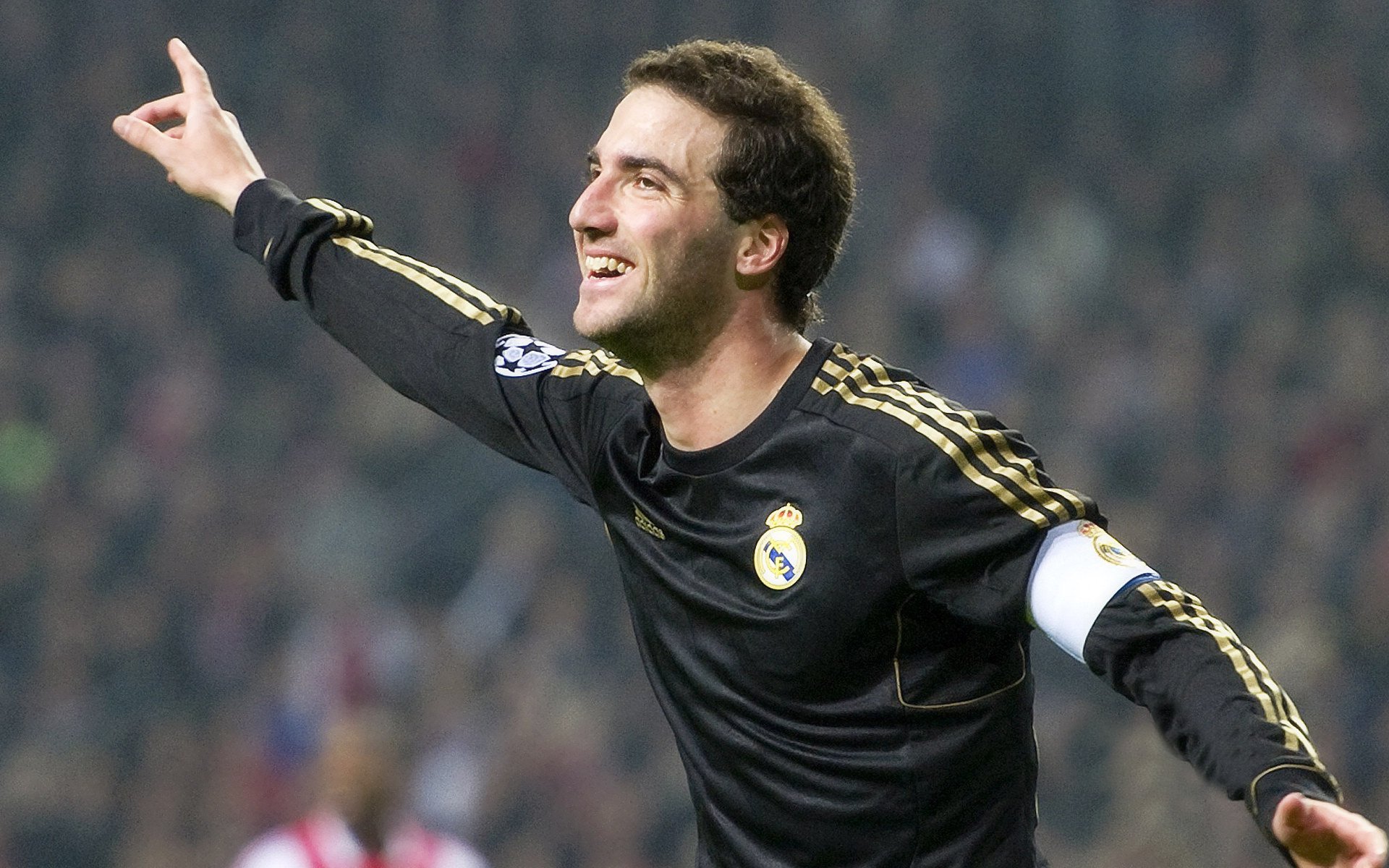 复苏的球市：疫情后足球赛事的经济回暖，疫情足球比赛