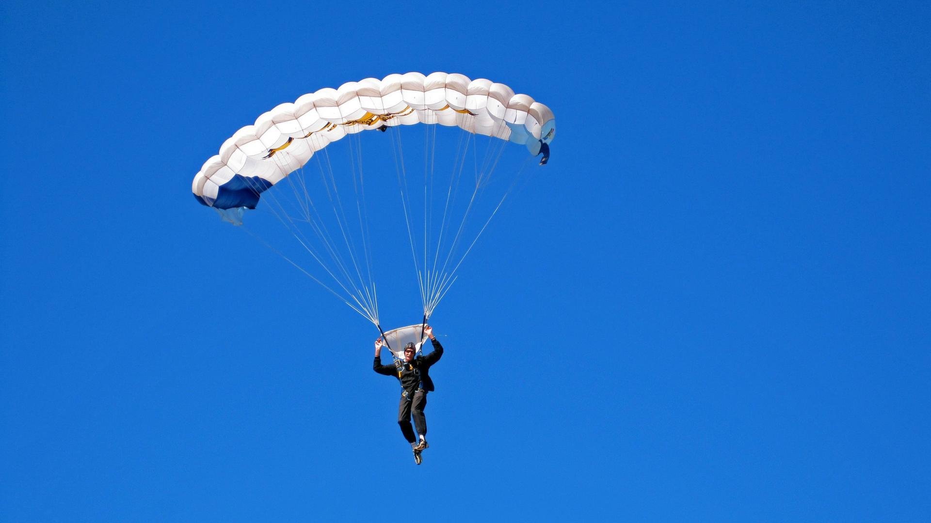 _极地冰原大冒险：挑战极端气候中的极限运动_，极地冰原视频