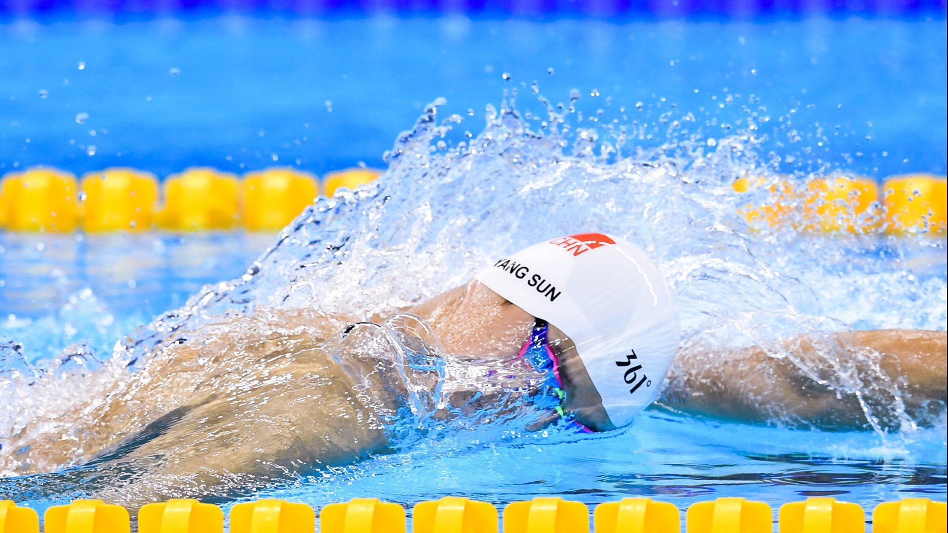 篮下争夺：北京队抢下明显优势的篮板！，北京篮男